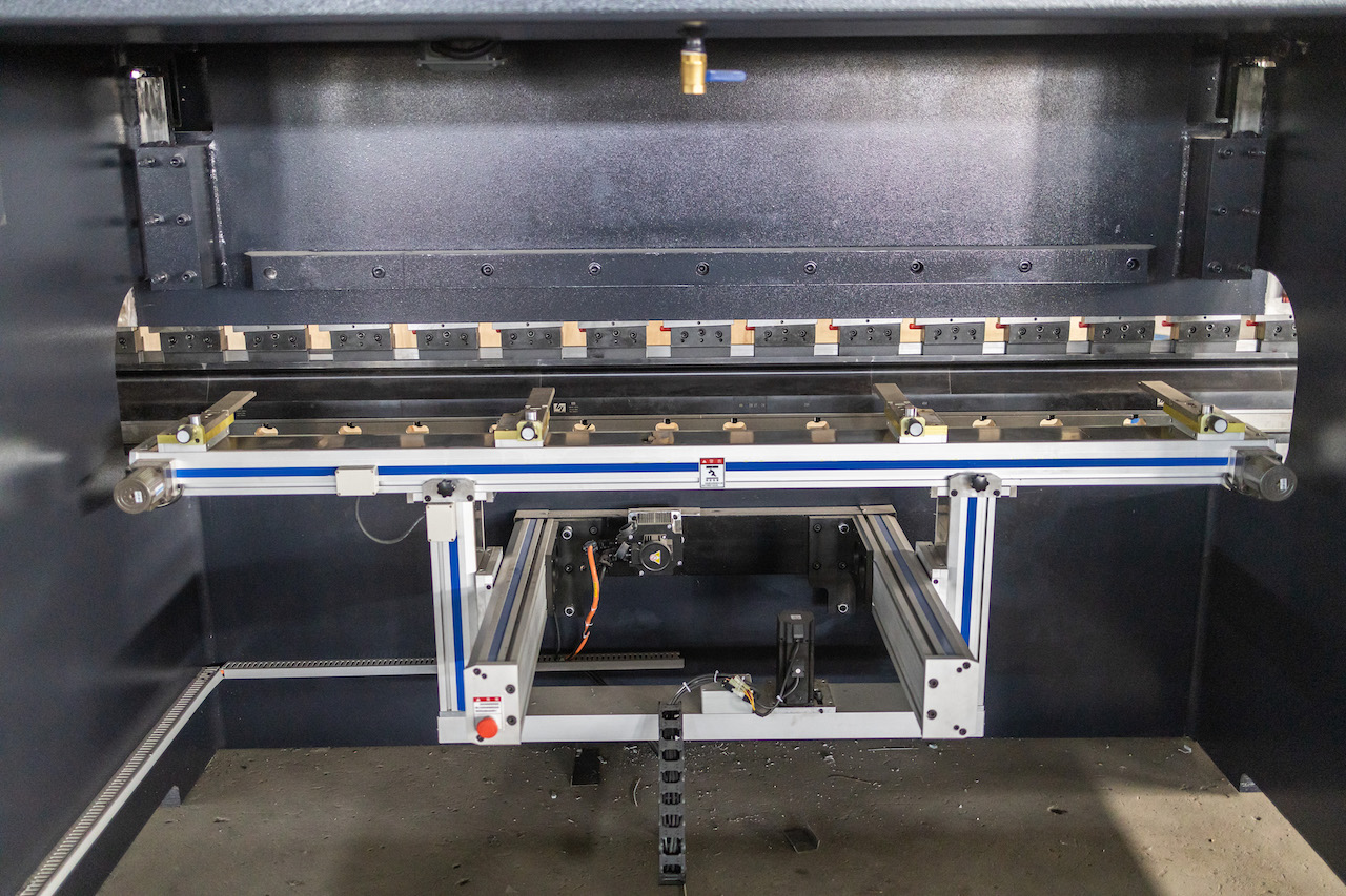 100t Hydraulic Cnc Brake Press Crowning Cnc Press Brake Delem 100 t hidrauliskā CNC bremžu prese, kronšteina CNC nospiešanas bremze Delem