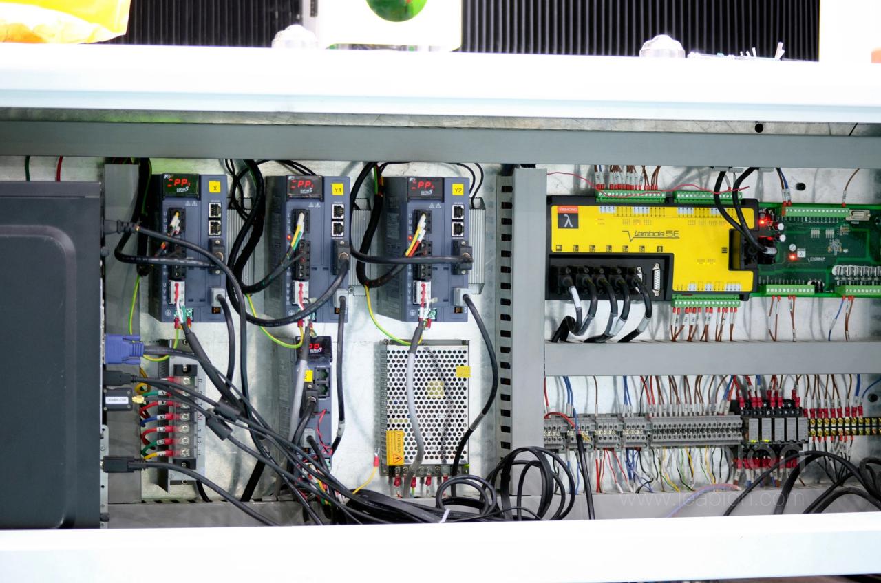 1500*3000mm 500w Racuys Or Ipg Fiber Laser Cutting Machine 1500*3000mm 500w Racuys vai Ipg šķiedras lāzergriešanas mašīna