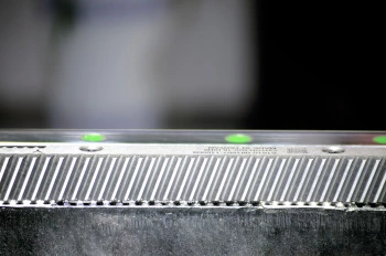 1500*3000mm 500w Racuys Or Ipg Fiber Laser Cutting Machine 1500*3000mm 500w Racuys vai Ipg šķiedras lāzergriešanas mašīna