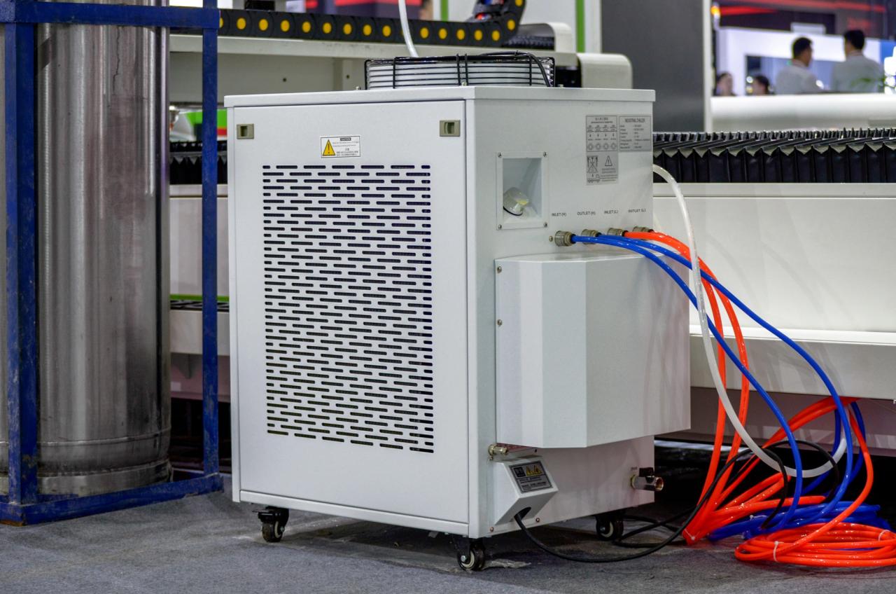 1500*3000mm 500w Racuys Or Ipg Fiber Laser Cutting Machine 1500*3000mm 500w Racuys vai Ipg šķiedras lāzergriešanas mašīna