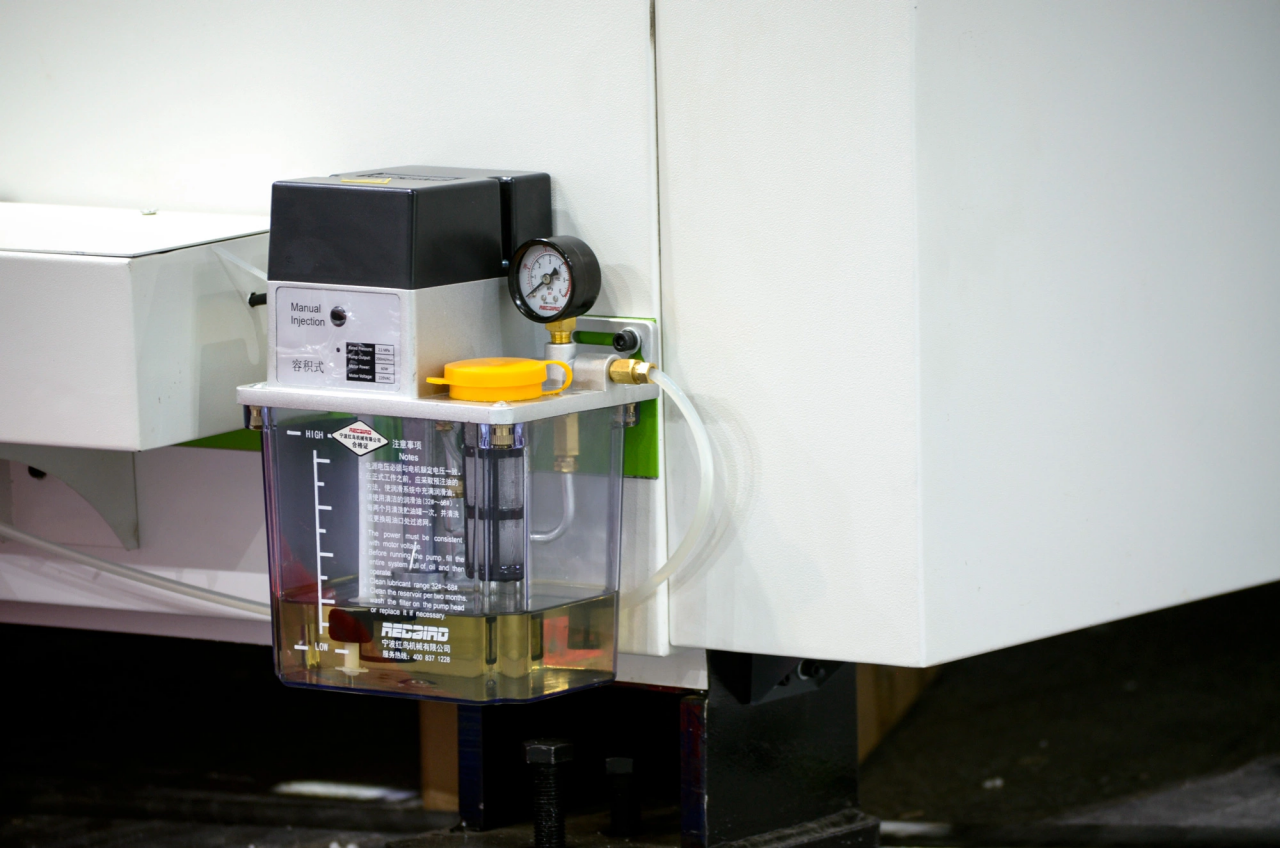 1500*3000mm 500w Racuys Or Ipg Fiber Laser Cutting Machine 1500*3000mm 500w Racuys vai Ipg šķiedras lāzergriešanas mašīna