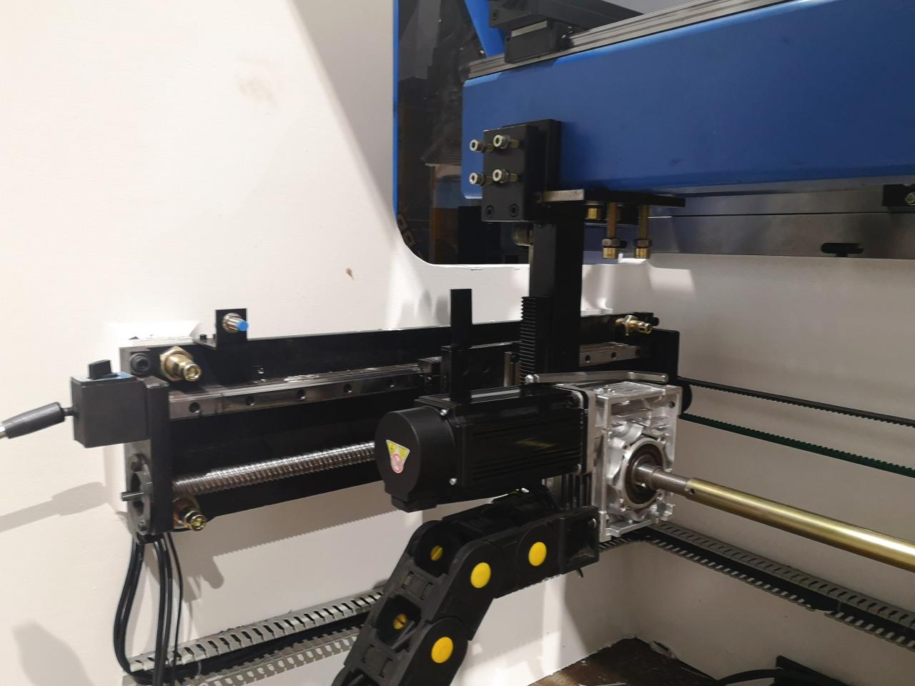 160t-4000 4-axis Cnc Hydraulic Bending Machine Press Brake 160t-4000 4 asu CNC hidrauliskā liekšanas mašīna, nospiediet bremzi