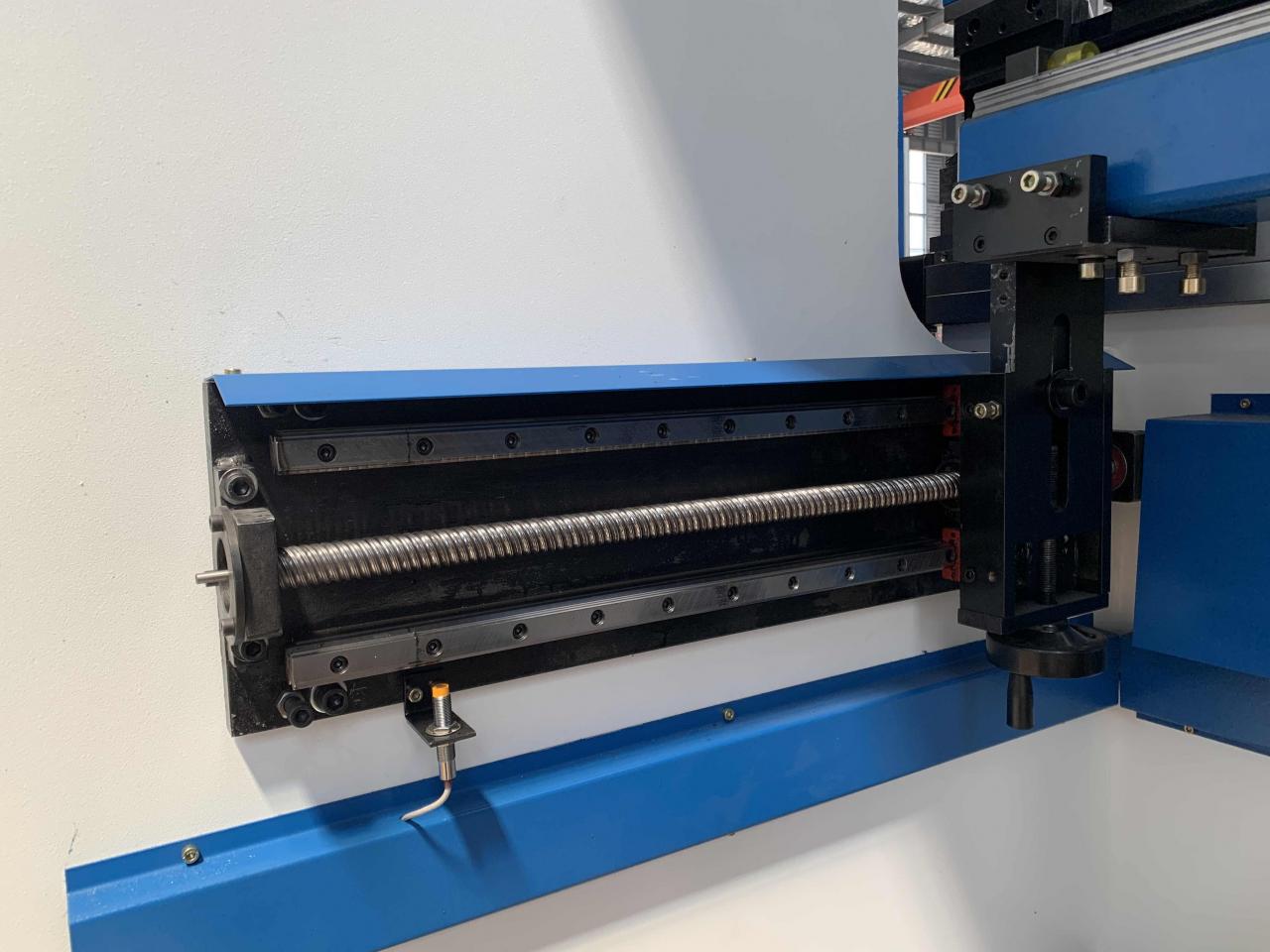 160t-4000 4-axis Cnc Hydraulic Bending Machine Press Brake 160t-4000 4 asu CNC hidrauliskā liekšanas mašīna, nospiediet bremzi