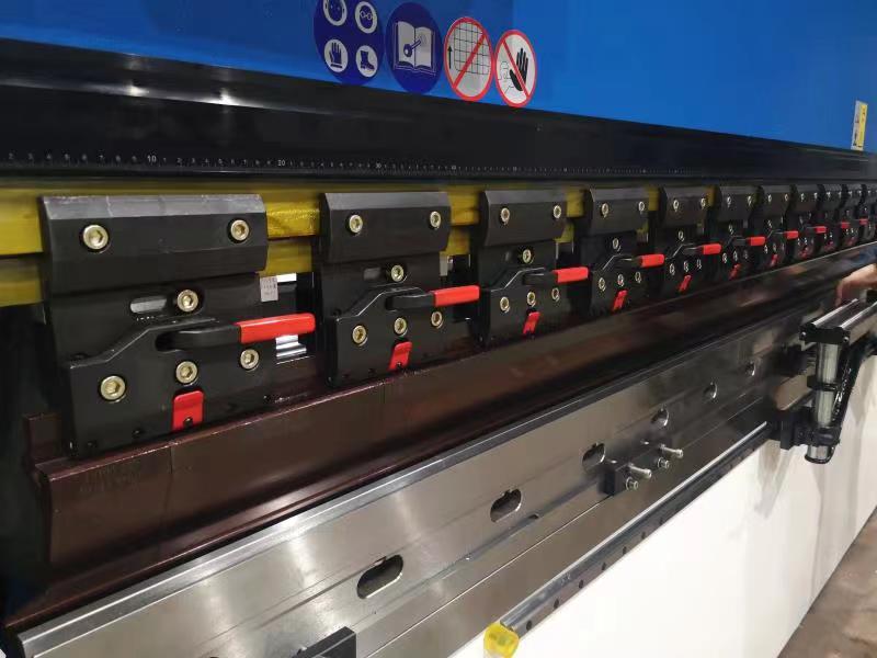 160t-4000 4-axis Cnc Hydraulic Bending Machine Press Brake 160t-4000 4 asu CNC hidrauliskā liekšanas mašīna, nospiediet bremzi