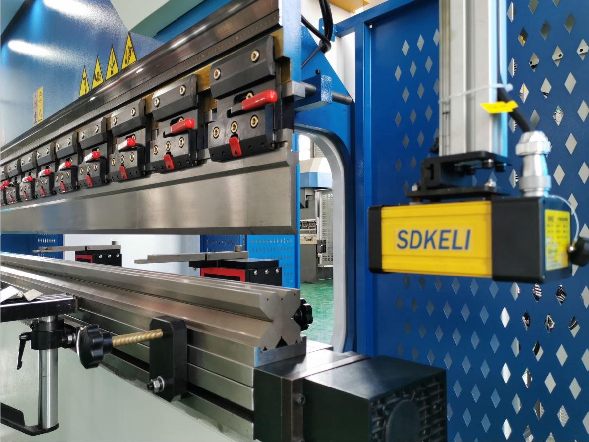 160t-4000 4-axis Cnc Hydraulic Bending Machine Press Brake 160t-4000 4 asu CNC hidrauliskā liekšanas mašīna, nospiediet bremzi