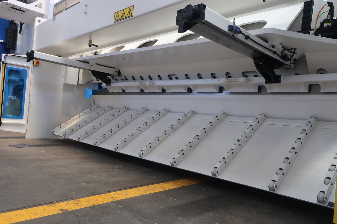 16 mm hidrauliskā giljotīnas griešanas mašīna lokšņu metāla griešanai 6 metri