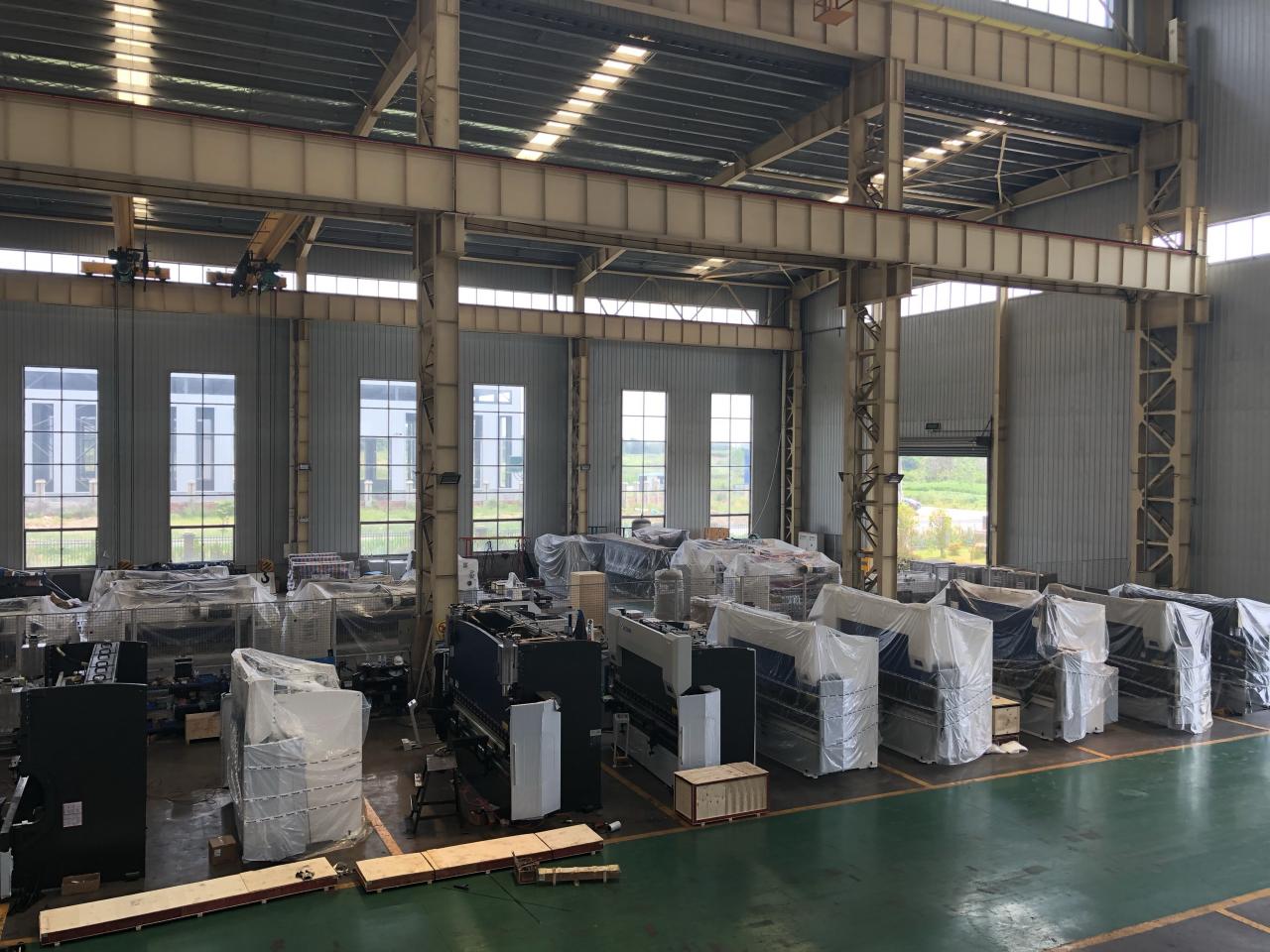 16mm Hydraulic Guillotine Shearing Machine For Sheet Metal Cutting 6 Meters 16 mm hidrauliskā giljotīnas griešanas mašīna lokšņu metāla griešanai 6 metri