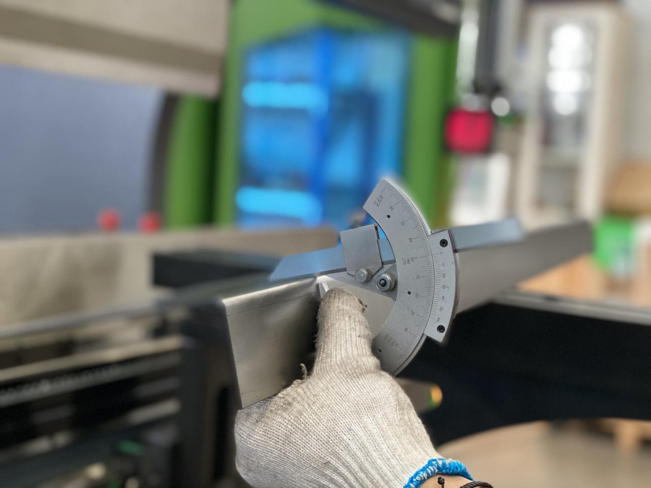 16mm Hydraulic Guillotine Shearing Machine For Sheet Metal Cutting 6 Meters 16 mm hidrauliskā giljotīnas griešanas mašīna lokšņu metāla griešanai 6 metri