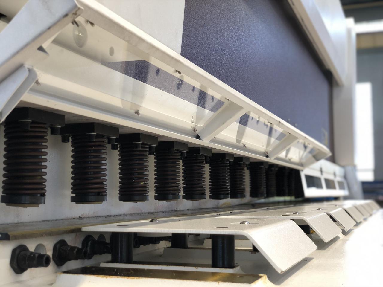 16mm Hydraulic Guillotine Shearing Machine For Sheet Metal Cutting 6 Meters 16 mm hidrauliskā giljotīnas griešanas mašīna lokšņu metāla griešanai 6 metri