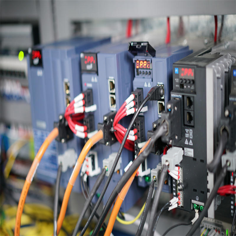 3015 1500 x 3000 alumīnija šķiedras lāzergriešanas mašīnas rūpnieciskās lāzera iekārtas