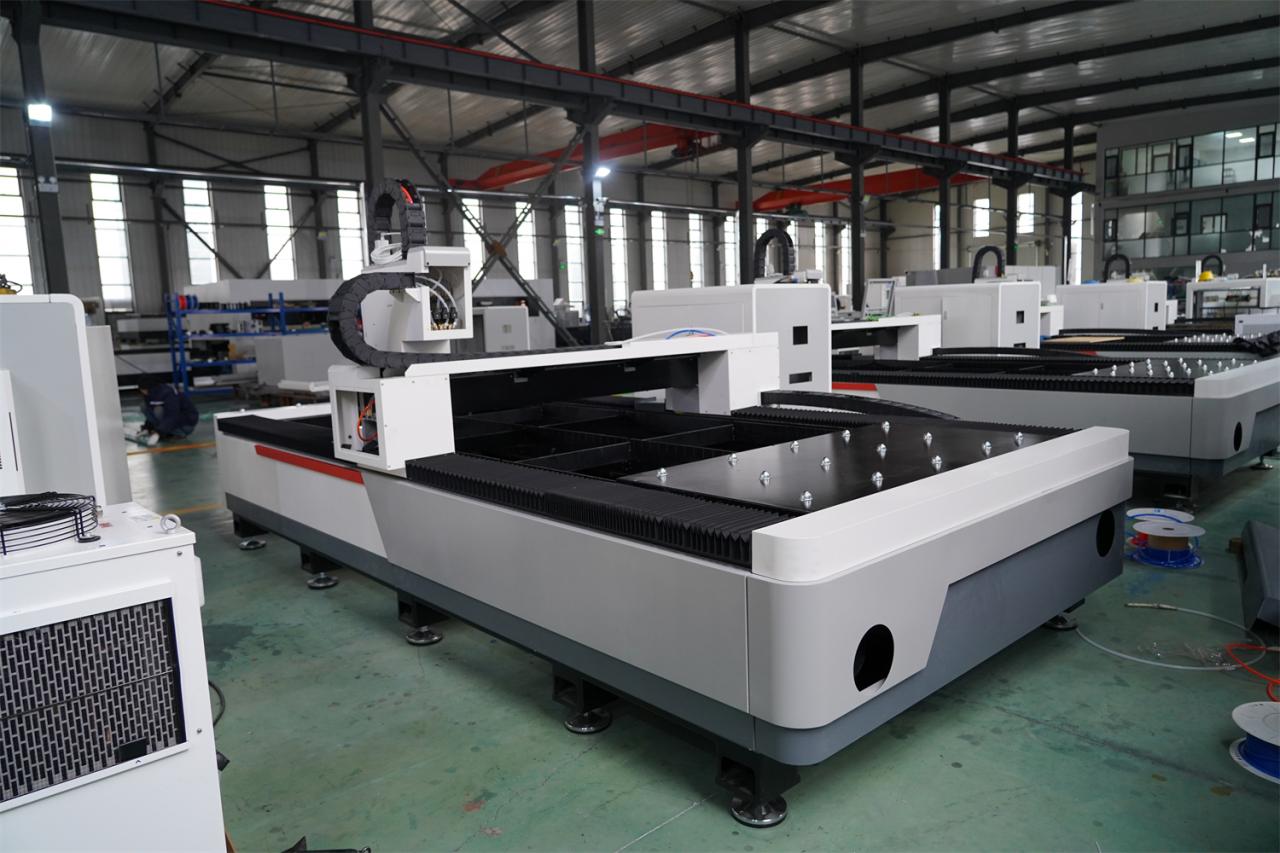 3015 4kw 1kw 2kw 3kw Stainless Steel Cnc Fiber Laser Cutting Machine 3015 4kw 1kw 2kw 3kw nerūsējošā tērauda Cnc šķiedras lāzera griešanas mašīna