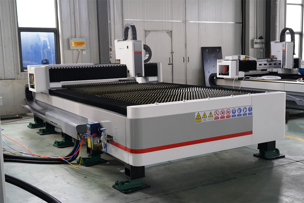 3015 4kw 1kw 2kw 3kw Stainless Steel Cnc Fiber Laser Cutting Machine 3015 4kw 1kw 2kw 3kw nerūsējošā tērauda Cnc šķiedras lāzera griešanas mašīna