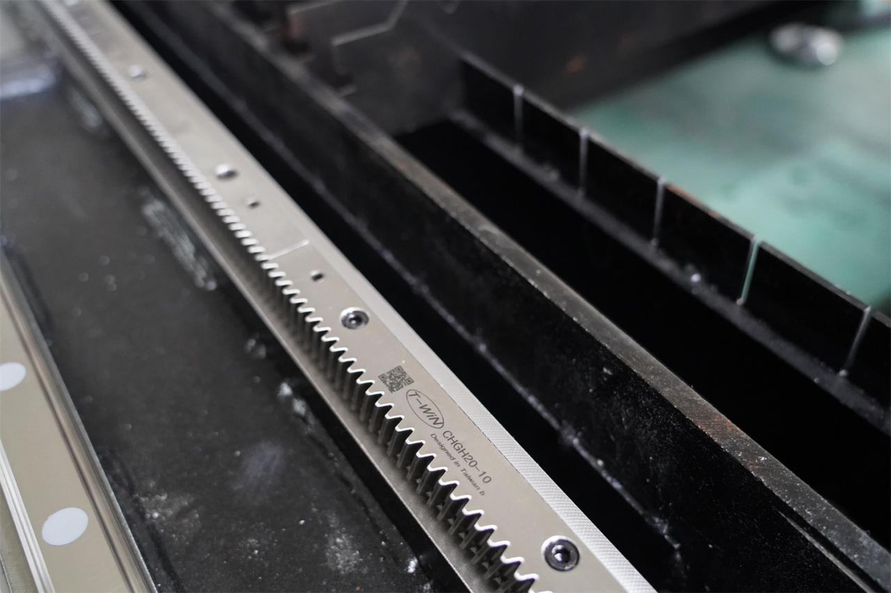 3015 4kw 1kw 2kw 3kw Stainless Steel Cnc Fiber Laser Cutting Machine 3015 4kw 1kw 2kw 3kw nerūsējošā tērauda Cnc šķiedras lāzera griešanas mašīna