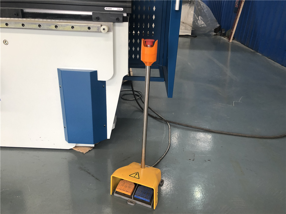 3+1 Axis Cnc Hydraulic Press Brake With Esa System 3+1 ass Cnc hidrauliskā presēšanas bremze ar ESA sistēmu