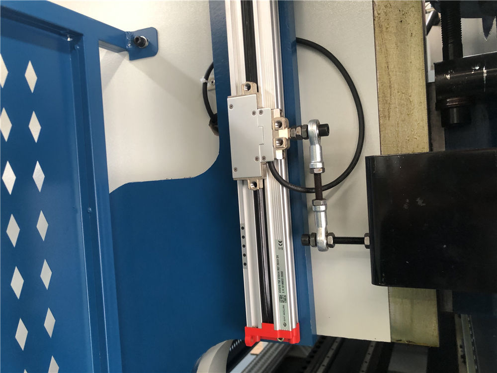 3+1 Axis Cnc Hydraulic Press Brake With Esa System 3+1 ass Cnc hidrauliskā presēšanas bremze ar ESA sistēmu