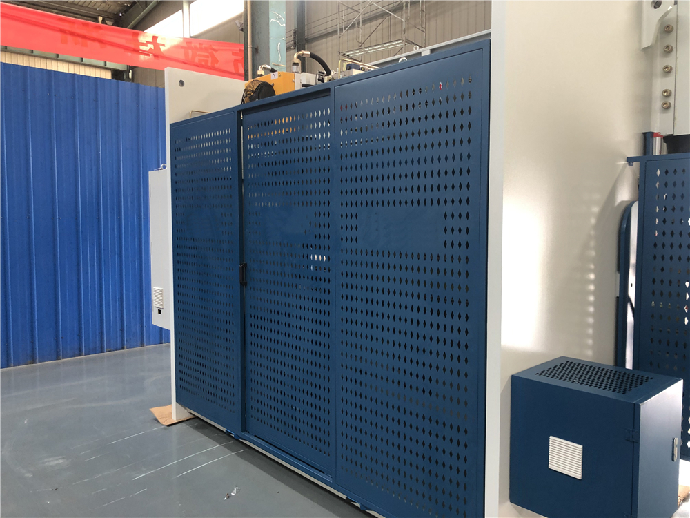 3+1 Axis Cnc Hydraulic Press Brake With Esa System 3+1 ass Cnc hidrauliskā presēšanas bremze ar ESA sistēmu