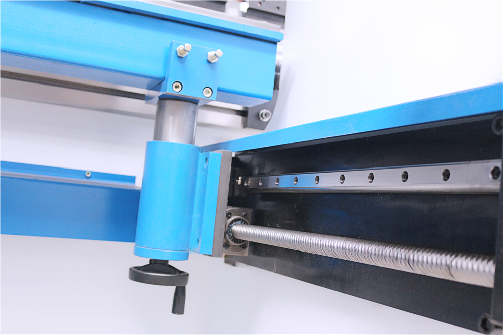 3+1 Axis Cnc Hydraulic Press Brake With Esa System 3+1 ass Cnc hidrauliskā presēšanas bremze ar ESA sistēmu