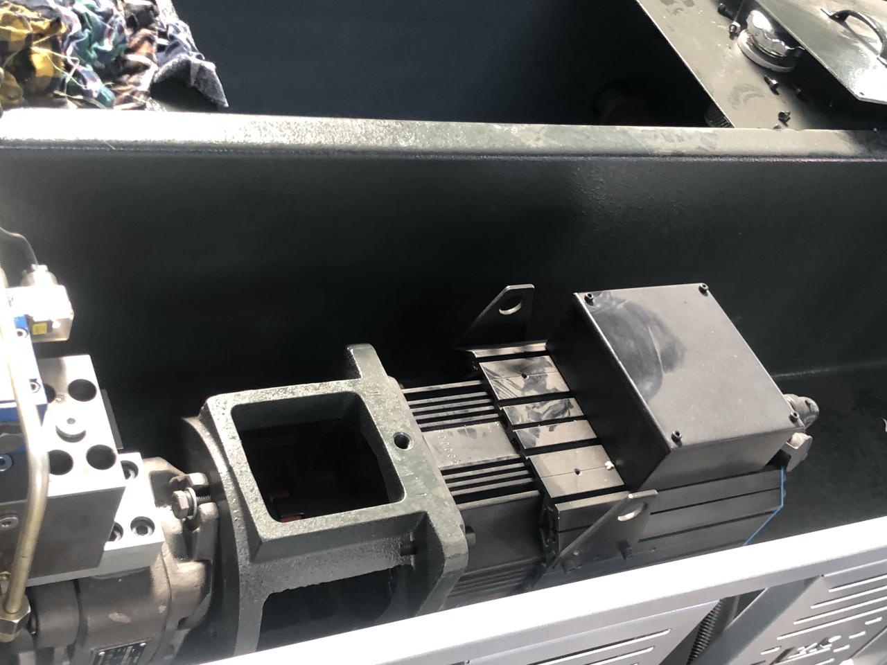 3+1 Axis Cnc Hydraulic Press Brake With Esa System 3+1 ass Cnc hidrauliskā presēšanas bremze ar ESA sistēmu