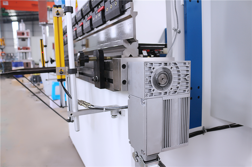 3+1 Axis Cnc Hydraulic Press Brake With Esa System 3+1 ass Cnc hidrauliskā presēšanas bremze ar ESA sistēmu