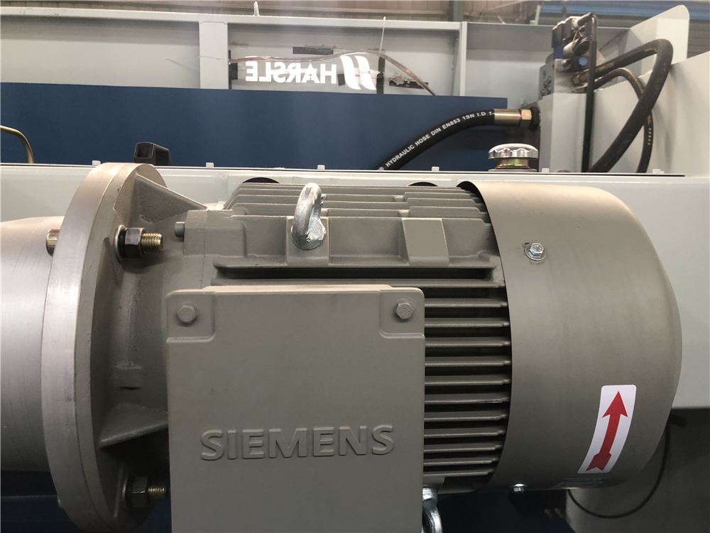 3+1 Axis Cnc Hydraulic Press Brake With Esa System 3+1 ass Cnc hidrauliskā presēšanas bremze ar ESA sistēmu