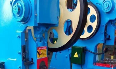 400 Ton Small Pneumatic Power Punch Press Mechanical Eccentric Punching Machine 400 tonnu maza pneimatiskā jaudas perforēšanas preses mehāniskā ekscentriskā štancēšanas mašīna