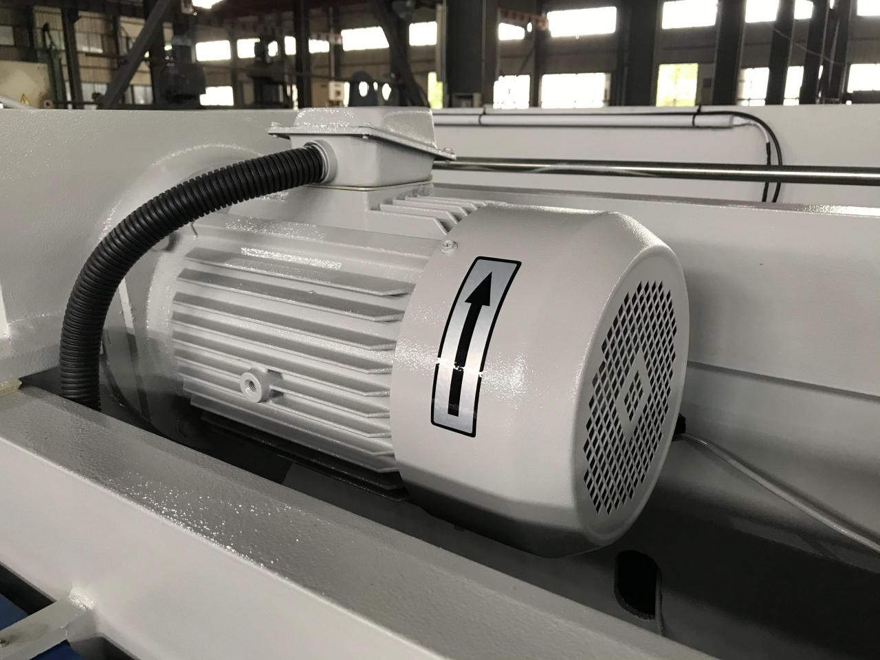 4mm Oem Qc11y-8x3200 Nc Hydraulic Guillotine Guillotine Shearing Machine 4 mm Oem Qc11y-8x3200 Nc hidrauliskā giljotīnas giljotīnas griešanas mašīna