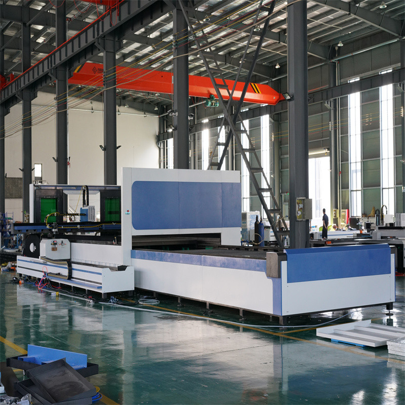 500W 1500W 4Kw šķiedras lāzergriešanas mašīna lokšņu metāla lāzera griezējs 2000W 3kw