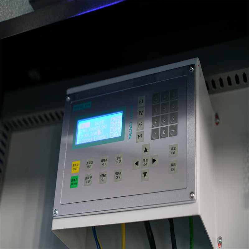 5 mm tērauda metāla šķiedras lāzergriešanas mašīna CNC lokšņu plāksnes cena