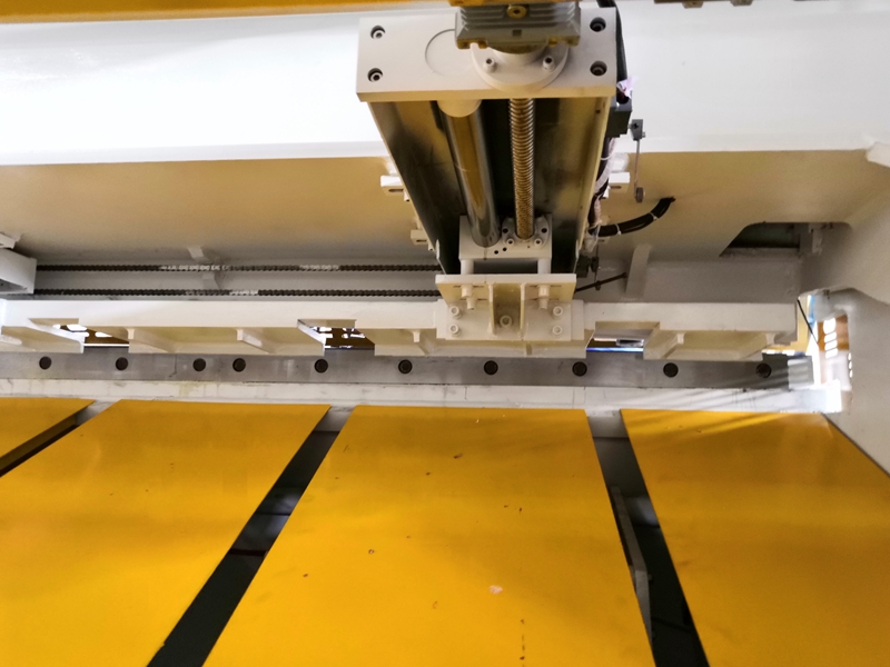 6mm Q11 Electric Sheet Plate Shearing Machine 8 Feet Sheet Metal Shearing Machine 6 mm Q11 elektriskā lokšņu plākšņu griešanas mašīna 8 pēdu lokšņu metāla griešanas mašīna