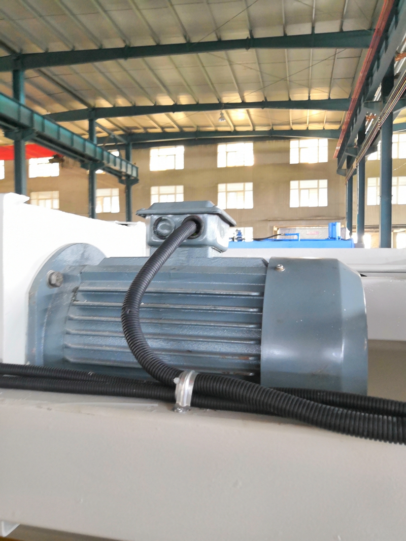 6mm Q11 Electric Sheet Plate Shearing Machine 8 Feet Sheet Metal Shearing Machine 6 mm Q11 elektriskā lokšņu plākšņu griešanas mašīna 8 pēdu lokšņu metāla griešanas mašīna