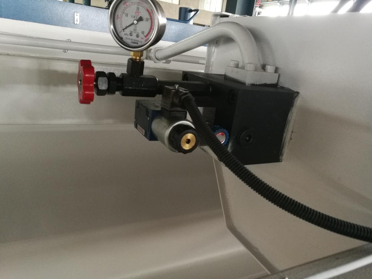 6mm Q11 Electric Sheet Plate Shearing Machine 8 Feet Sheet Metal Shearing Machine 6 mm Q11 elektriskā lokšņu plākšņu griešanas mašīna 8 pēdu lokšņu metāla griešanas mašīna