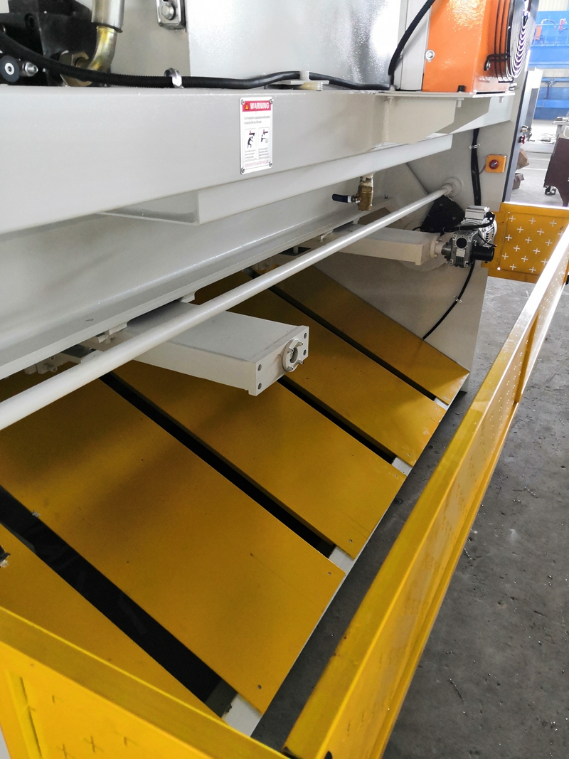 6mm Q11 Electric Sheet Plate Shearing Machine 8 Feet Sheet Metal Shearing Machine 6 mm Q11 elektriskā lokšņu plākšņu griešanas mašīna 8 pēdu lokšņu metāla griešanas mašīna