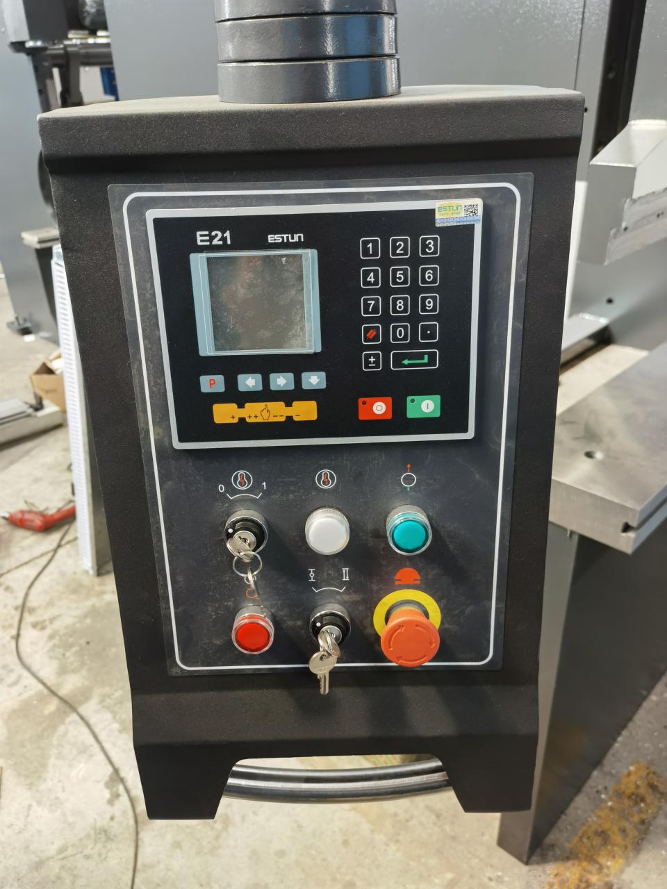 6x3200 mm nerūsējošā tērauda plākšņu griešanas mašīna, automātiska dzelzs lokšņu griešanas mašīna