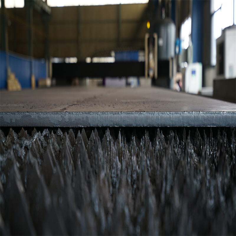 Ķīna augstas kvalitātes lētas 3kw šķiedras lāzergriešanas mašīnas cena