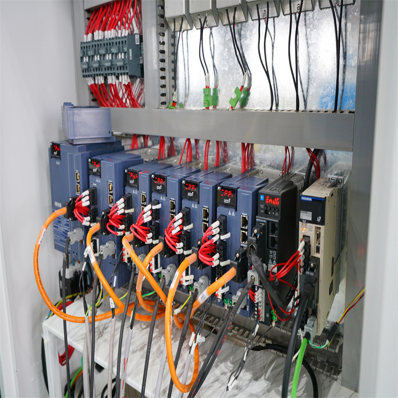 CNC lāzera ražošanas 500W 1000W 2000W nerūsējošā tērauda šķiedras lāzera griešanas mašīna