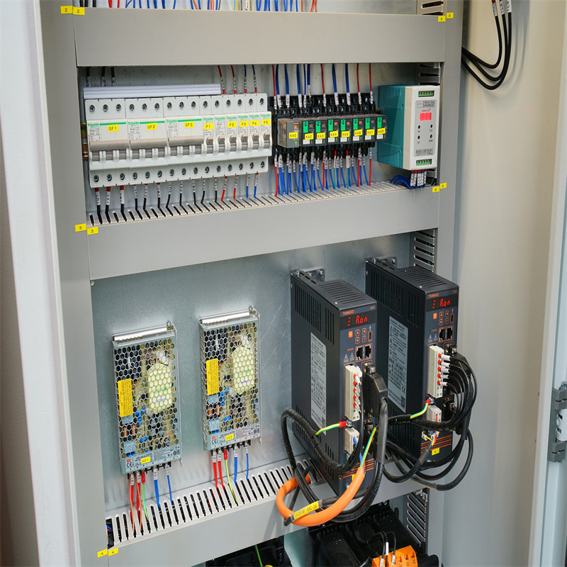 Augstas kvalitātes liekšanas mašīna nospiediet bremžu hidrauliskā CNC locīšanas mašīna