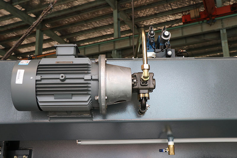 Metāla preses bremze Wc-63t3200 metāla lokšņu liekšanas mašīna CNC hidrauliskā presēšanas bremze