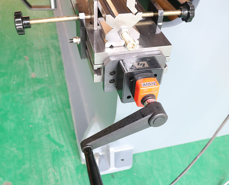 Metāla preses bremze Wc-63t3200 metāla lokšņu liekšanas mašīna CNC hidrauliskā presēšanas bremze