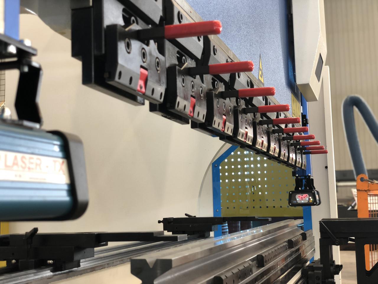 Cnc Hydraulic Bending Machine 160x3200 Press Brake Price CNC hidrauliskā liekšanas mašīna 160x3200 Preses bremze Cena