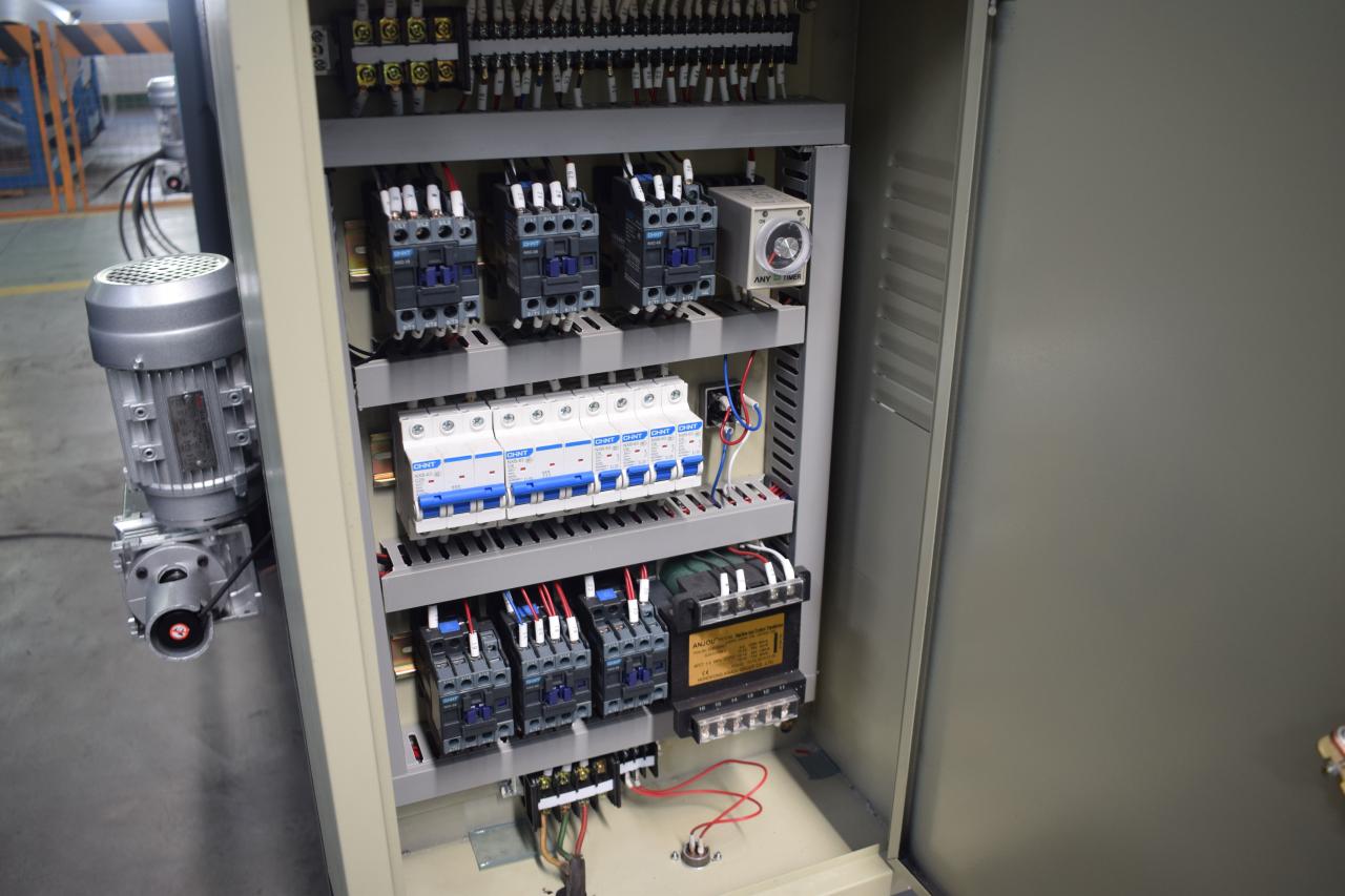 CNC lokšņu metāla griešanas mašīna tērauda plākšņu hidrauliskā griešanas mašīna