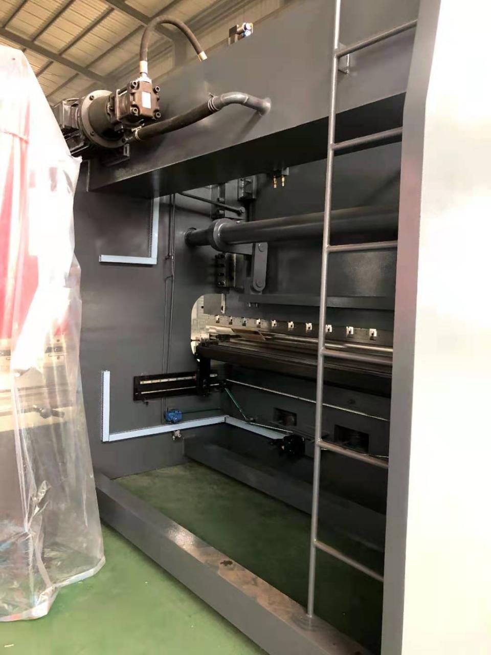 Da53t Cnc System Controller 125t4000 3+1 Axis Cnc Hydraulic Press Brake With Good Quality Da53t Cnc sistēmas kontrolieris 125t4000 3+1 ass Cnc hidrauliskā presēšanas bremze ar labu kvalitāti