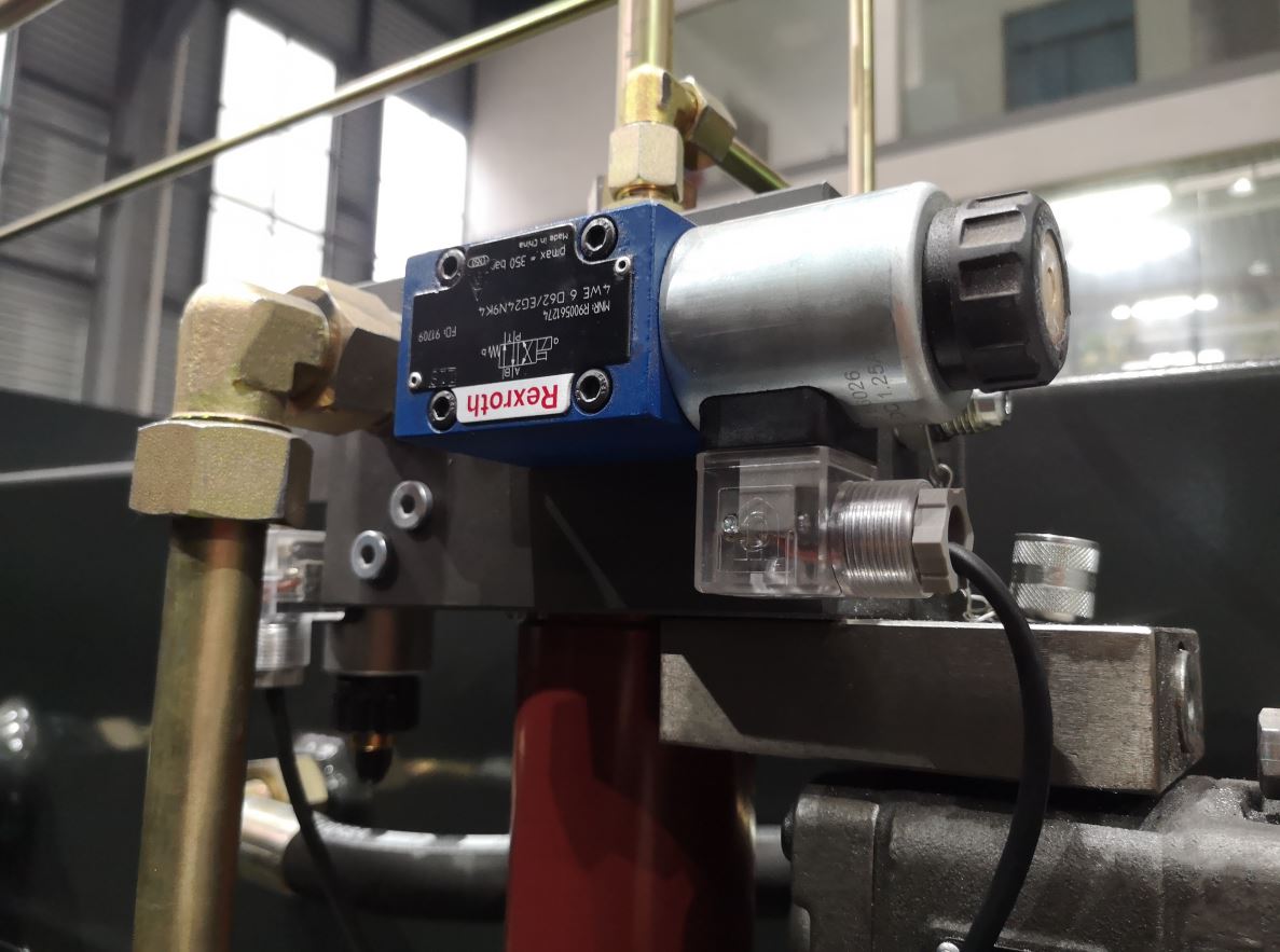 Delem Da66t 125 3+1 4+1 6+1 8+1 Cnc Hydraulic Press Brake For Metal Plate Bending Delem Da66t 125 3+1 4+1 6+1 8+1 Cnc hidrauliskā presēšanas bremze metāla plākšņu liekšanai