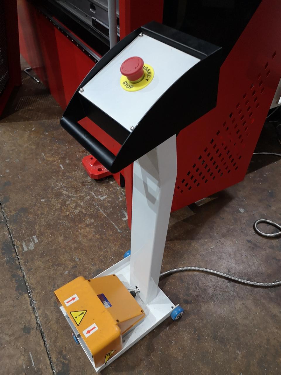 Delem Da66t 125 3+1 4+1 6+1 8+1 Cnc Hydraulic Press Brake For Metal Plate Bending Delem Da66t 125 3+1 4+1 6+1 8+1 Cnc hidrauliskā presēšanas bremze metāla plākšņu liekšanai