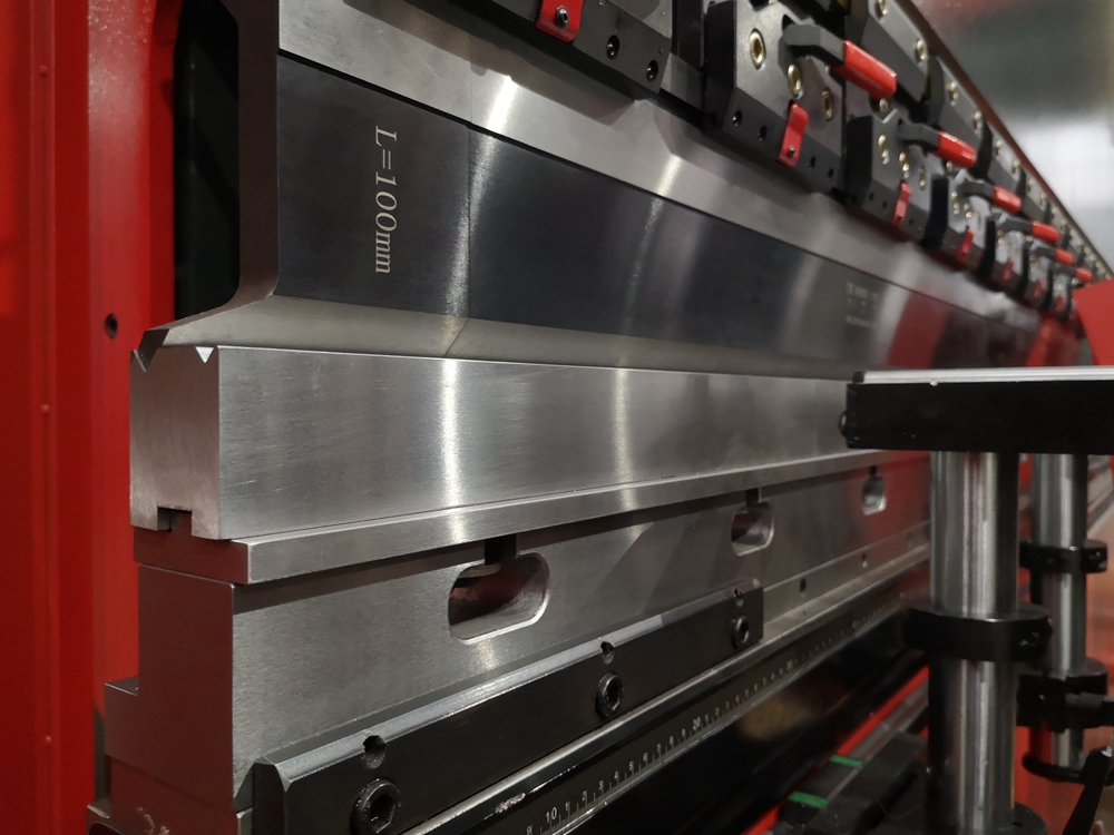 Delem Da66t 125 3+1 4+1 6+1 8+1 Cnc Hydraulic Press Brake For Metal Plate Bending Delem Da66t 125 3+1 4+1 6+1 8+1 Cnc hidrauliskā presēšanas bremze metāla plākšņu liekšanai