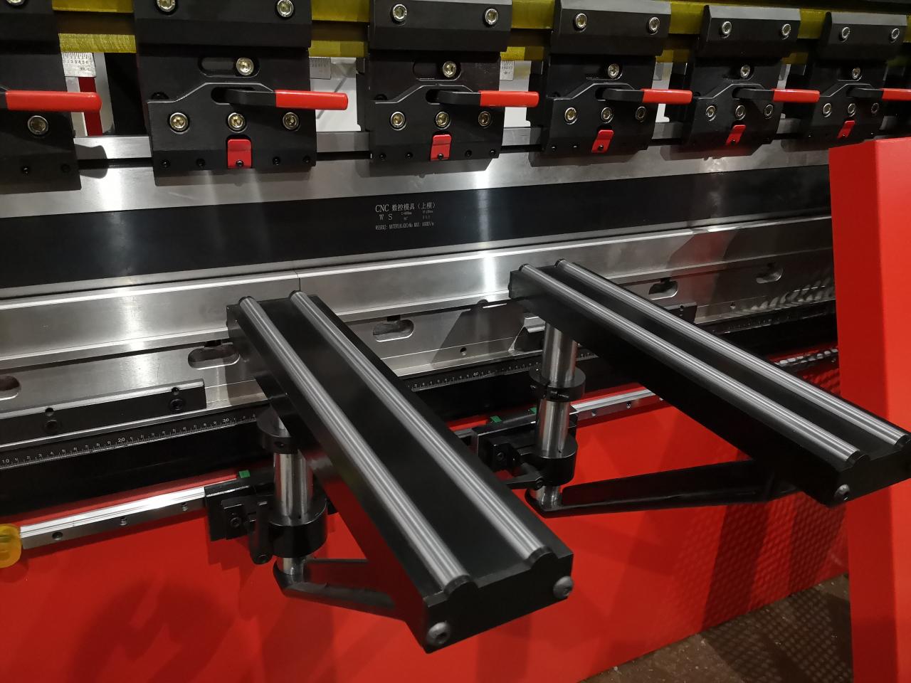 Delem Da66t 125 3+1 4+1 6+1 8+1 Cnc Hydraulic Press Brake For Metal Plate Bending Delem Da66t 125 3+1 4+1 6+1 8+1 Cnc hidrauliskā presēšanas bremze metāla plākšņu liekšanai