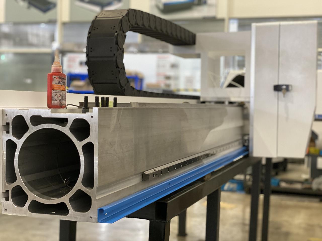 Šķiedru lāzera griešanas mašīna Masterline 8kw, 4000x2000mm, ar Ipg lāzera avotu