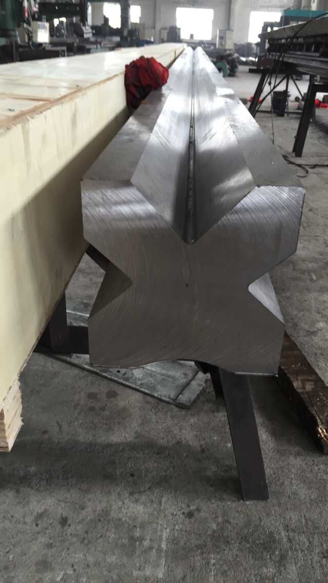 Full Automatic High Power Sheet Bending Machine And Cnc Press Brake Machine Pilnībā automātiska lieljaudas lokšņu liekšanas mašīna un CNC presēšanas bremžu mašīna