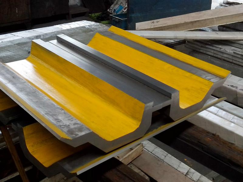 Full Automatic High Power Sheet Bending Machine And Cnc Press Brake Machine Pilnībā automātiska lieljaudas lokšņu liekšanas mašīna un CNC presēšanas bremžu mašīna