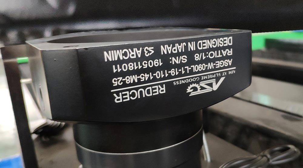 Augstas precizitātes 1000 w šķiedru lāzera griešanas mašīnas cena