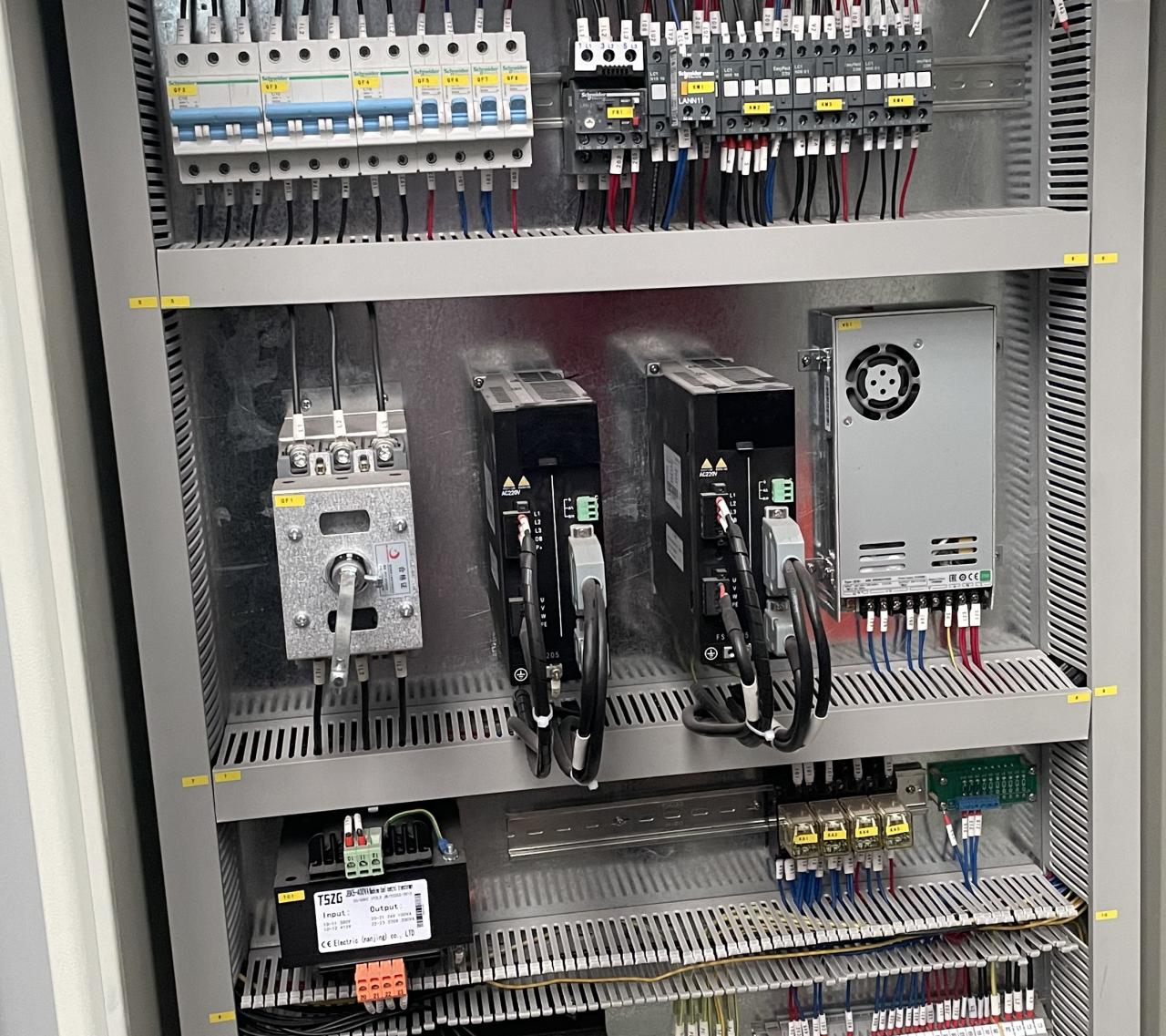 High Quality 3m Press Brake Machine Hydraulic 100 Ton For Sheet Metal Bending Augstas kvalitātes 3 m presēšanas bremžu mašīna hidrauliskā 100 tonnas lokšņu metāla liekšanai